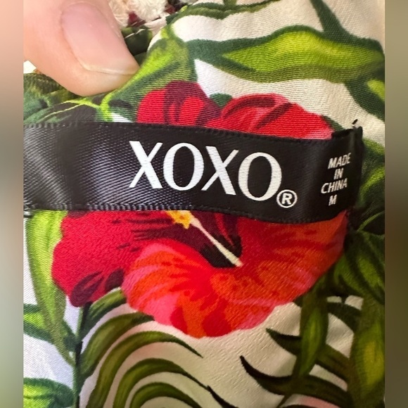 NWT XOXO Women’s Juniors Tropical Print Overall Romper Jumpsuit Size Medium - Picture 7 of 8